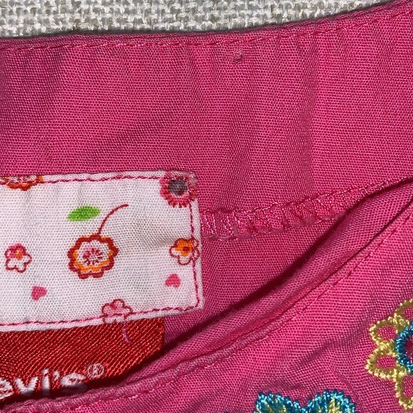 Levi’s Pink Jeans for Girls Floral Stitched Top (2T) - Picture 6 of 6